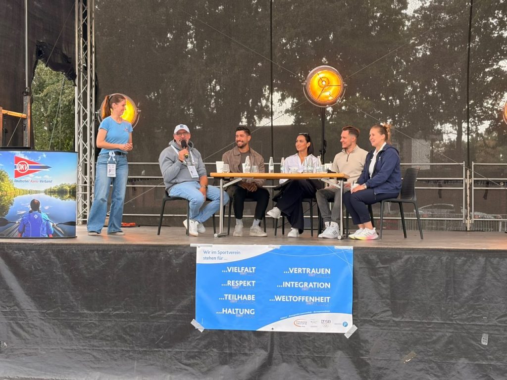 Zugehörigkeit im Sport: Podiumsdiskussion bei der Kanu-Polo-WM in Duisburg